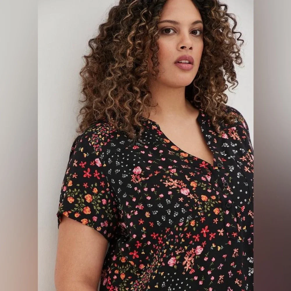 TORRID Harper Pullover Black Floral Blouse Plus Size 1 Rayon